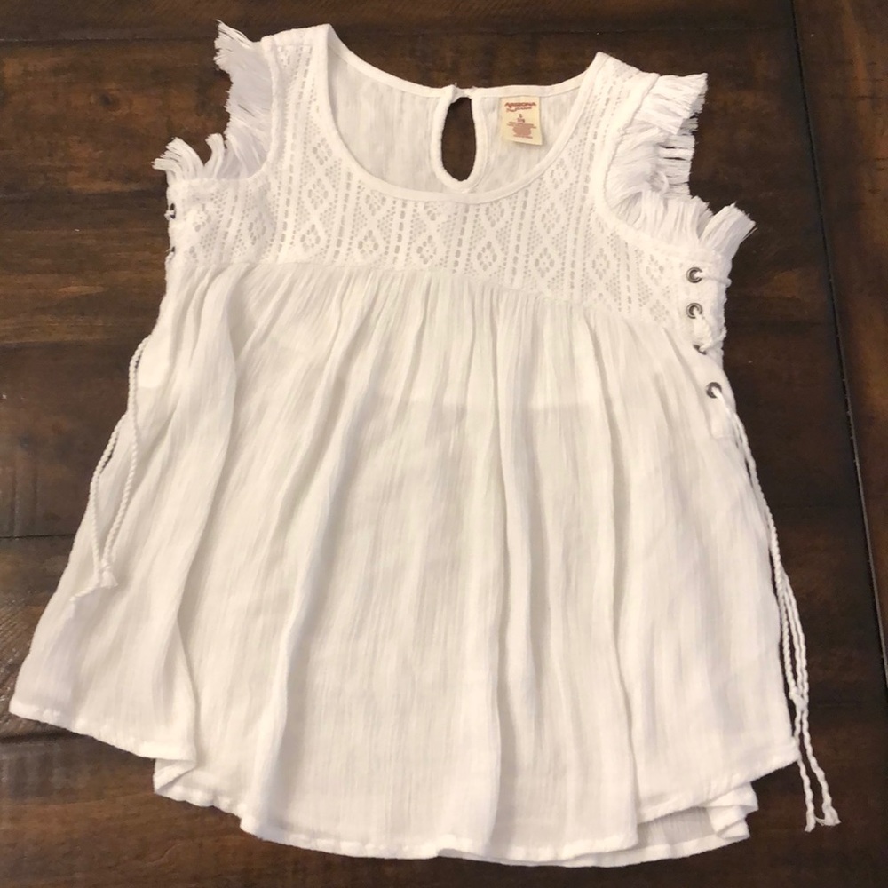 Arizona Jeans white flowy tank